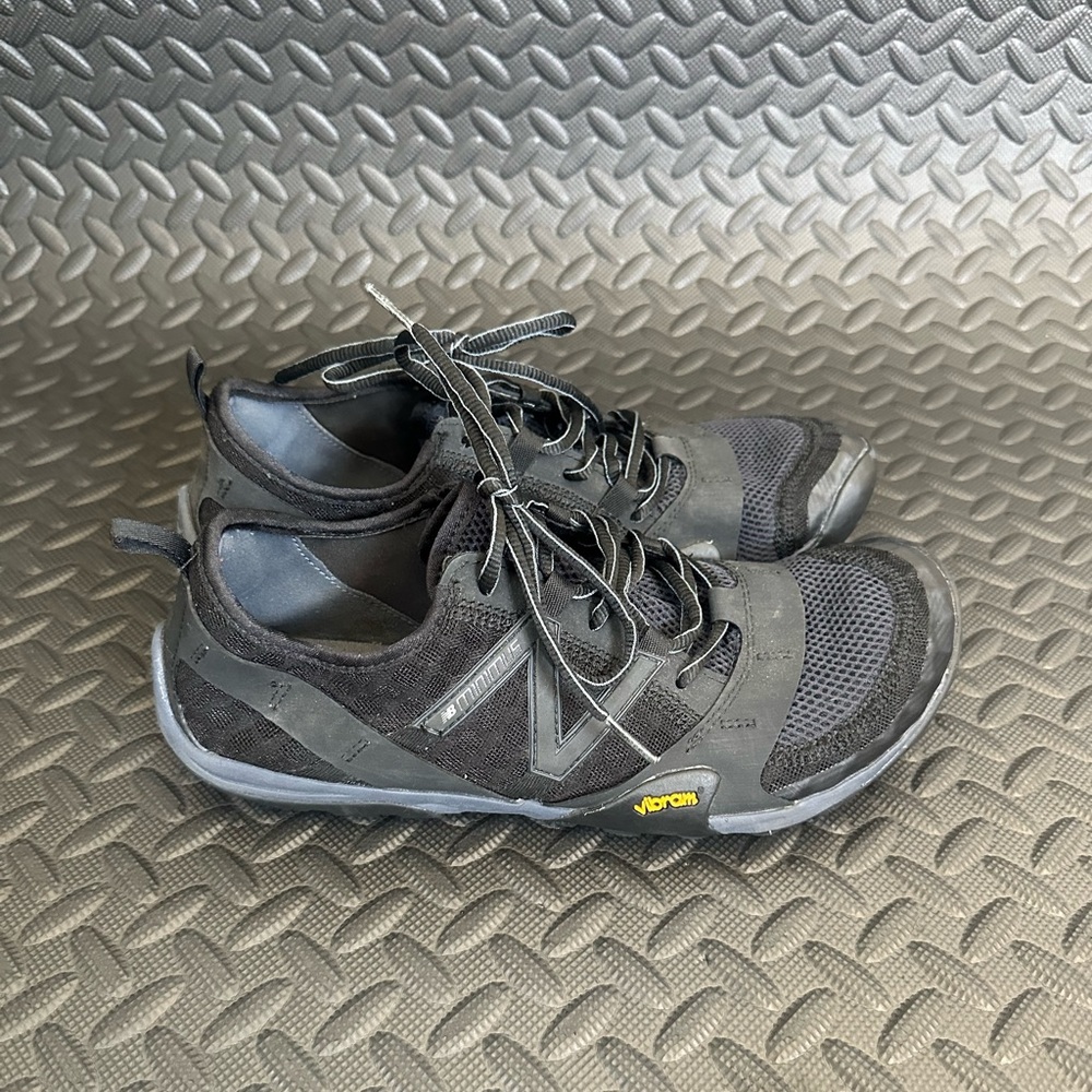 New Balance Minimus MT10SB Light Weight Minimalist Shoe Vibram Sole MSRP $109.99